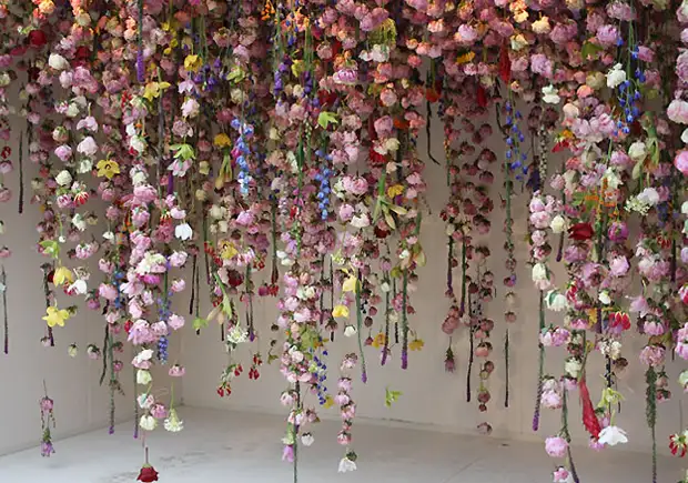 Цветочная гирлянда розовых оттенков для украшения интерьера