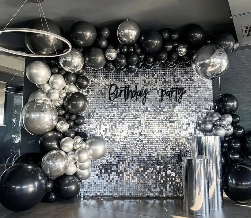 Фон из блесток серебристого цвета для фотозоны